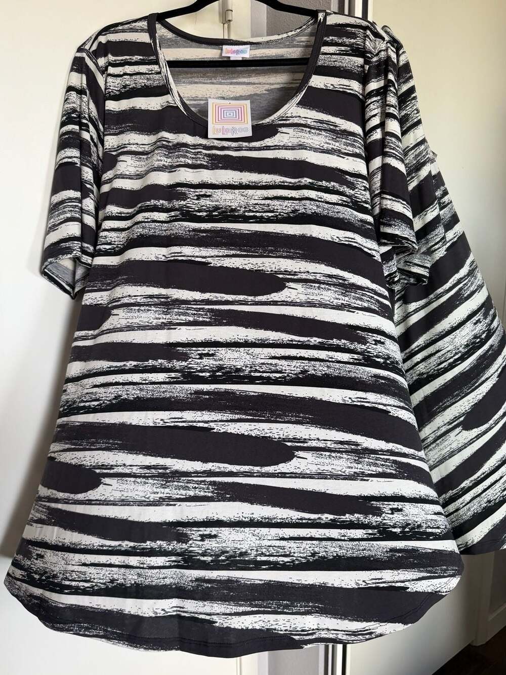 LuLaRoe Perfect T Size 3XL Black White Brush Stroke Top NWT
